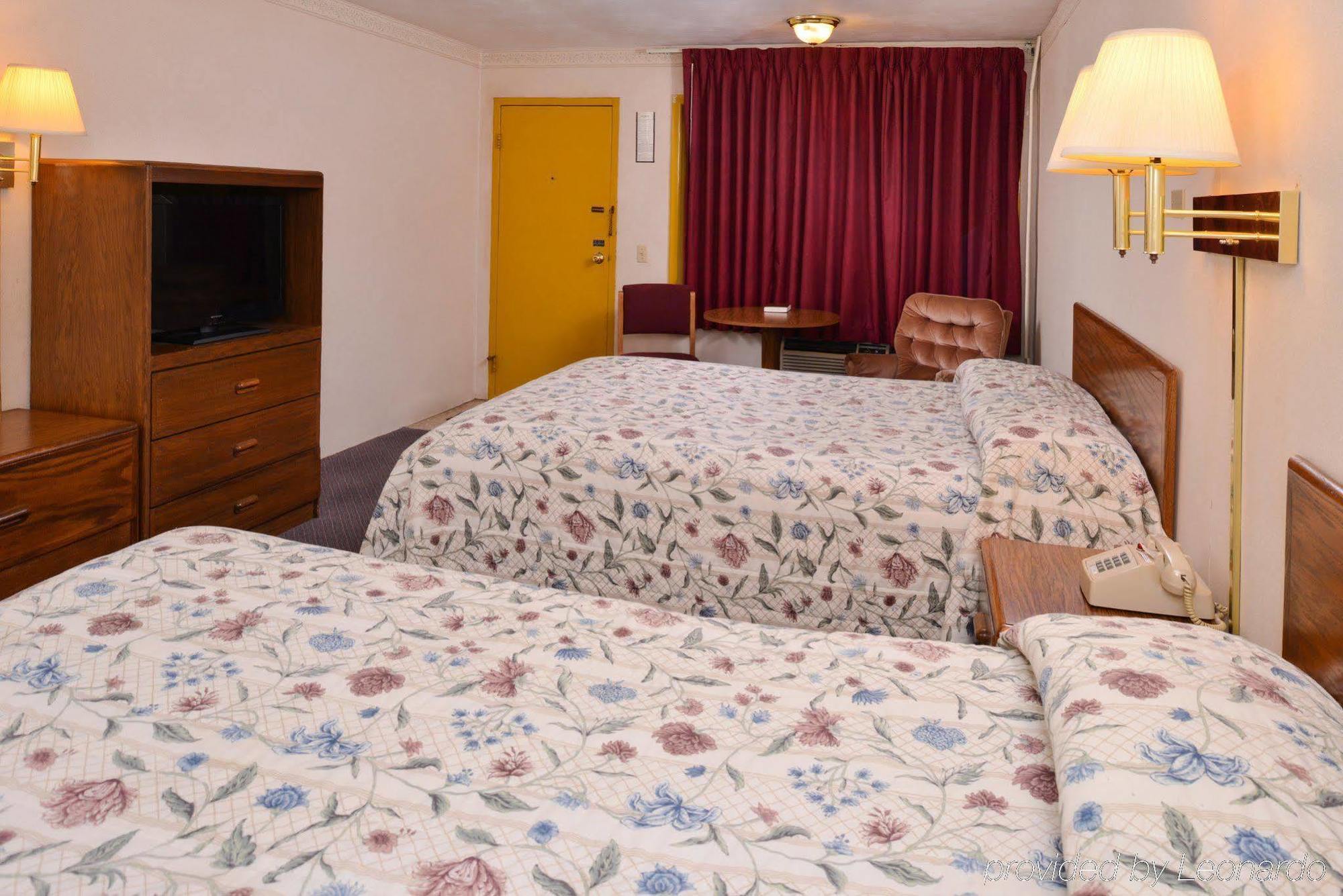 Red Carpet Inn North East Exterior photo