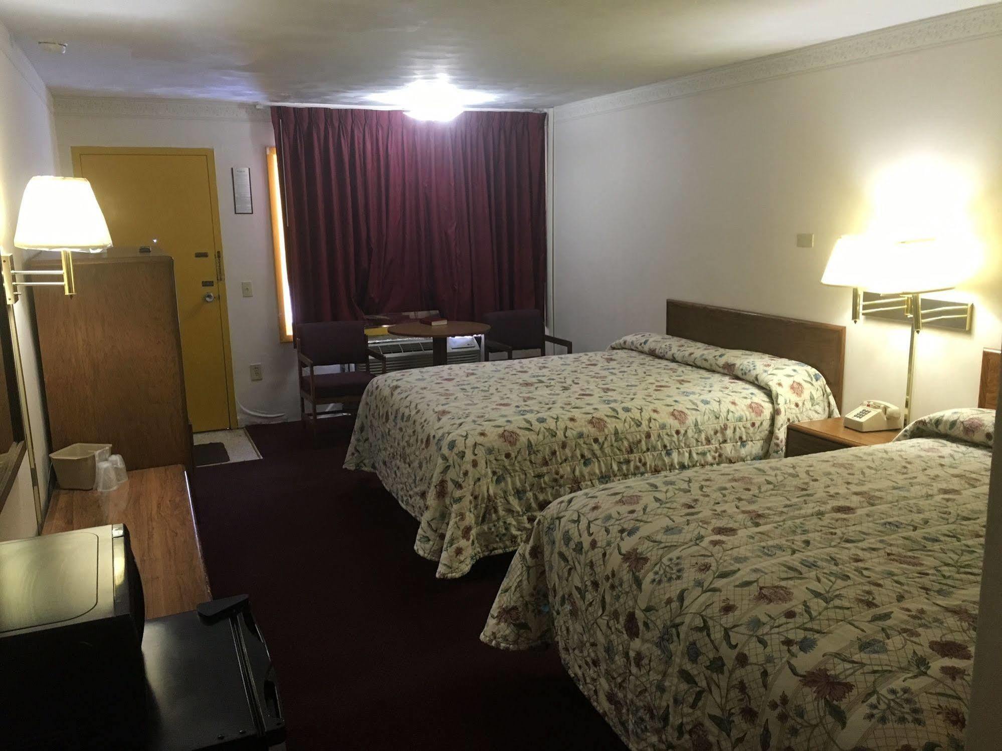 Red Carpet Inn North East Exterior photo